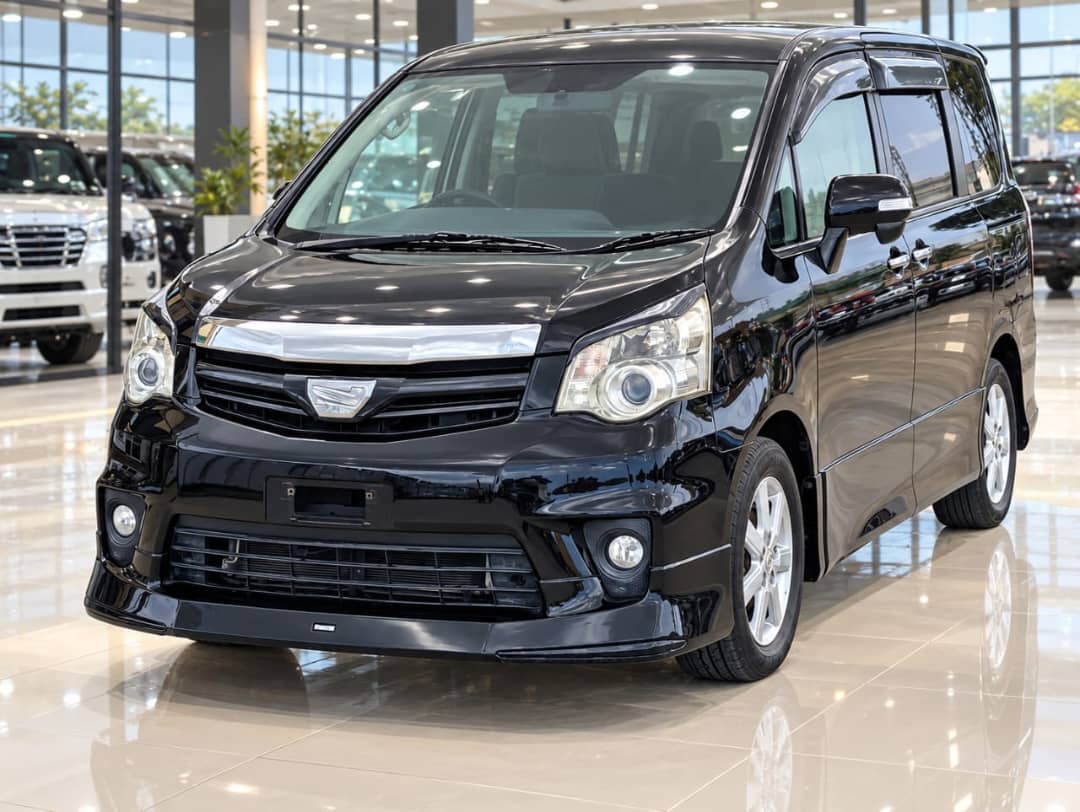 2010 Toyota NOAH NEW MODEL (Si)